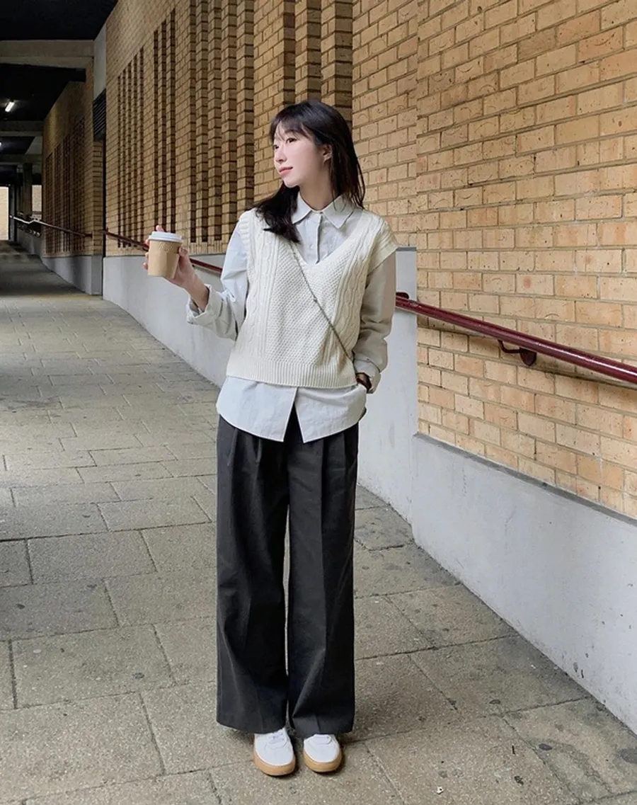 Phối đồ layer với quần âu tối màu