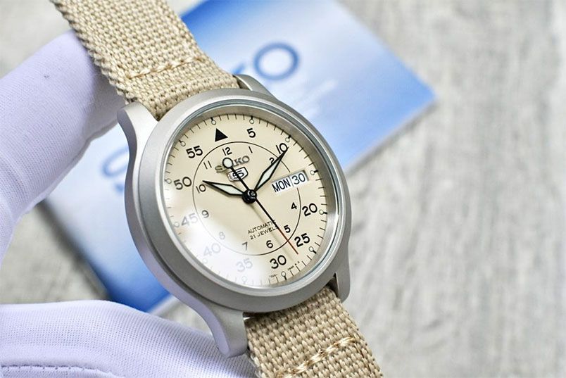 Đồng hồ cơ là gì? Cách nhận biết đồng hồ cơ (Automatic) uy tín