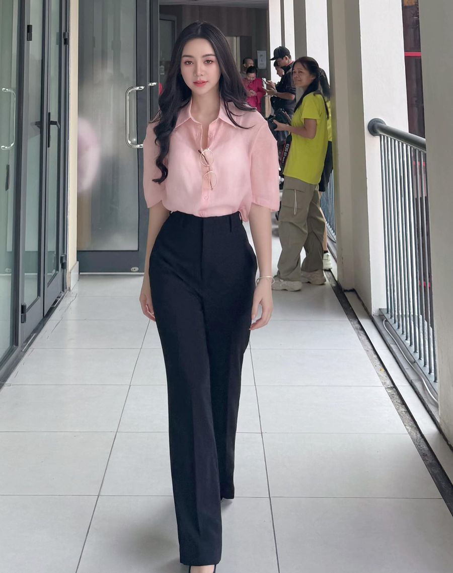 Học Quỳnh Kool mặc áo sơ mi trẻ trung và thanh lịch từ trong phim ra ngoài đời