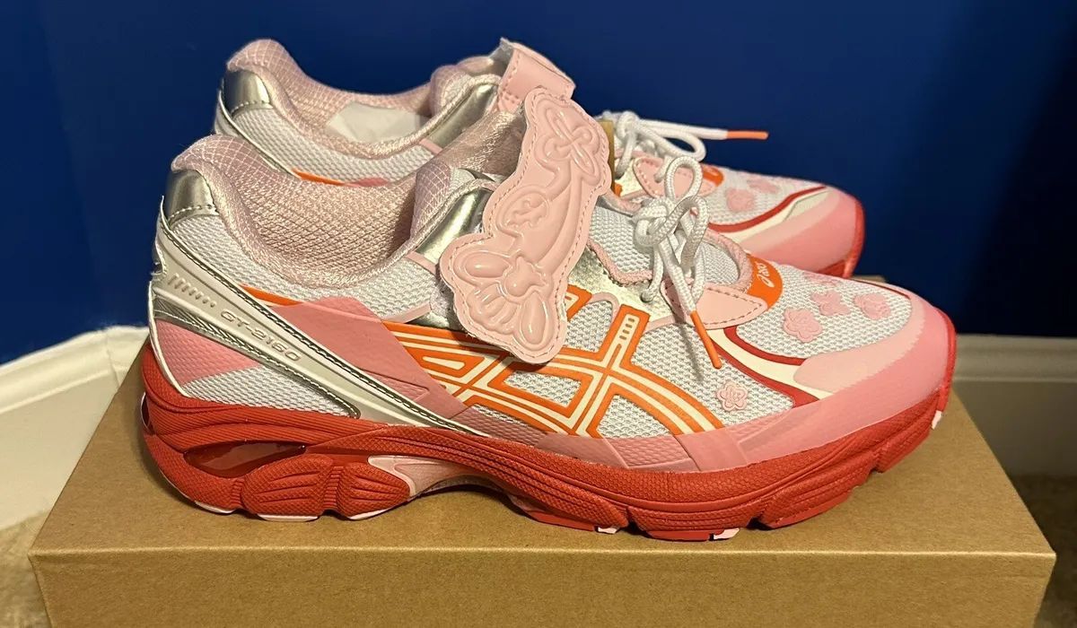 7 mẫu sneaker hồng vừa ngọt ngào, vừa cá tính giúp outfit thêm phong cách - 3