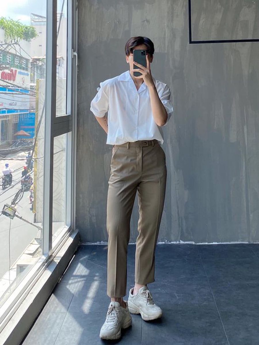 Mix áo sơ mi nam cổ vest với quần kaki