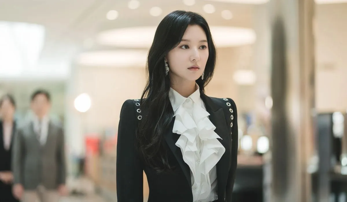 Phong cách thời trang tài phiệt của Kim Ji Won trong phim Queen of Tears