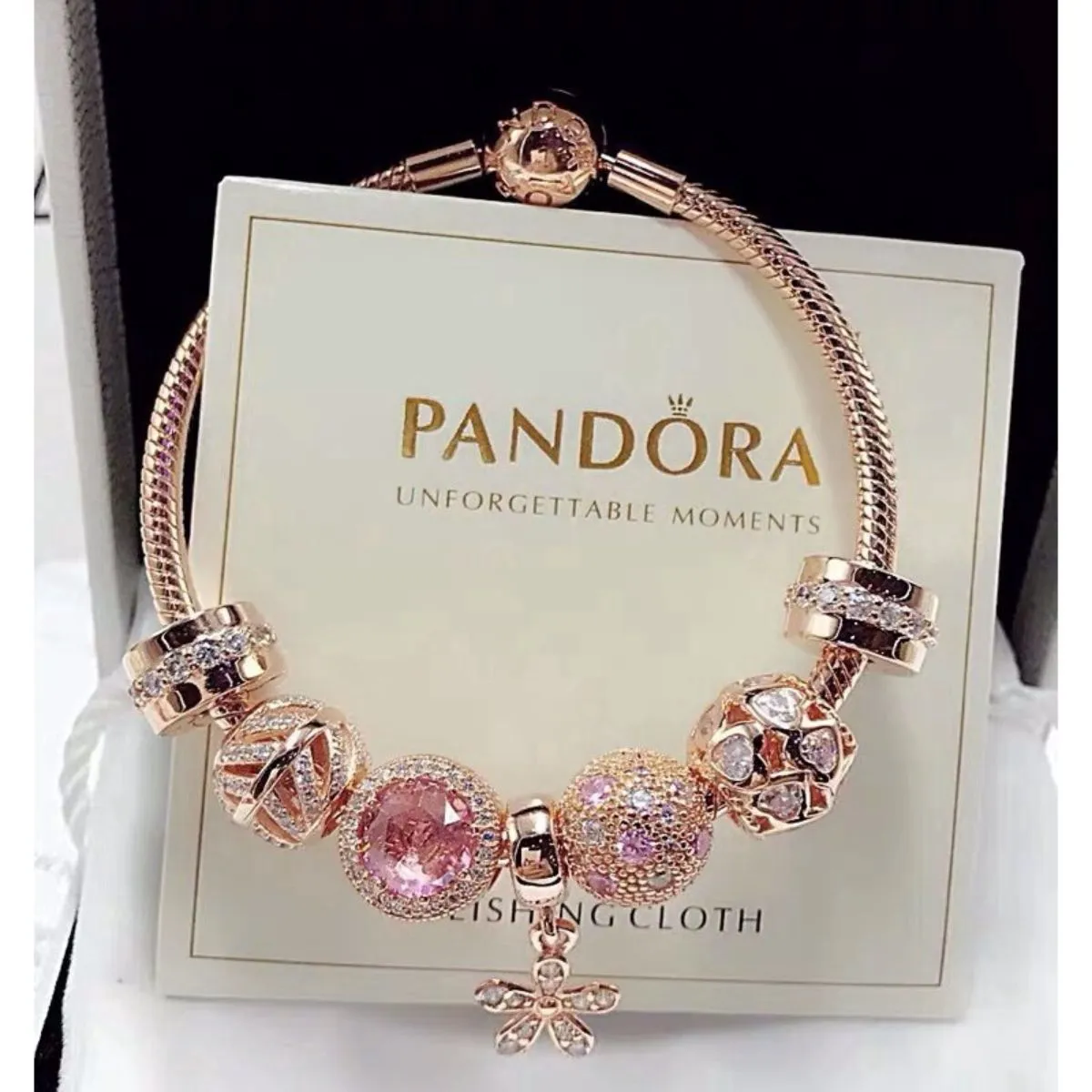 Thương hiệu Pandora của nước nào? Trang sức Pandora làm bằng gì?