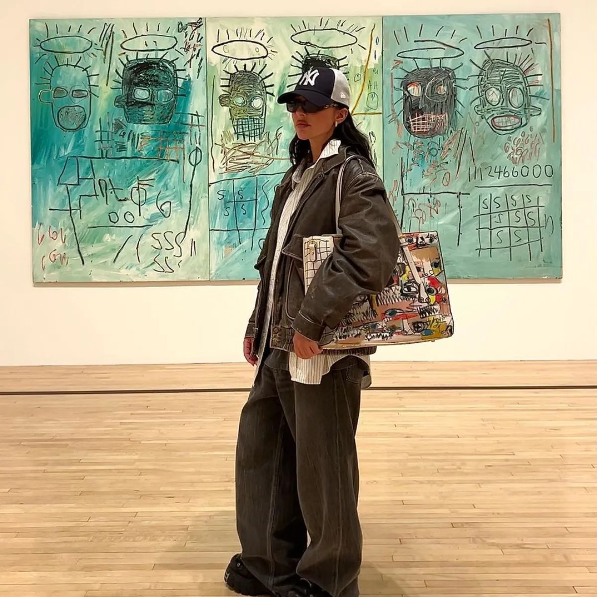 Túi xách ngoại cỡ trở thành xu hướng, micro bag có bị 