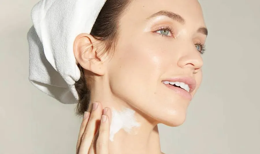 Bỏ qua dưỡng ẩm cho vùng cổ