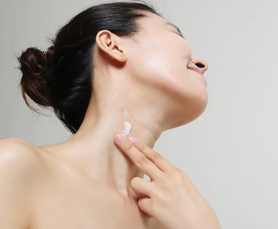 Thói quen cúi đầu khi dùng điện thoại