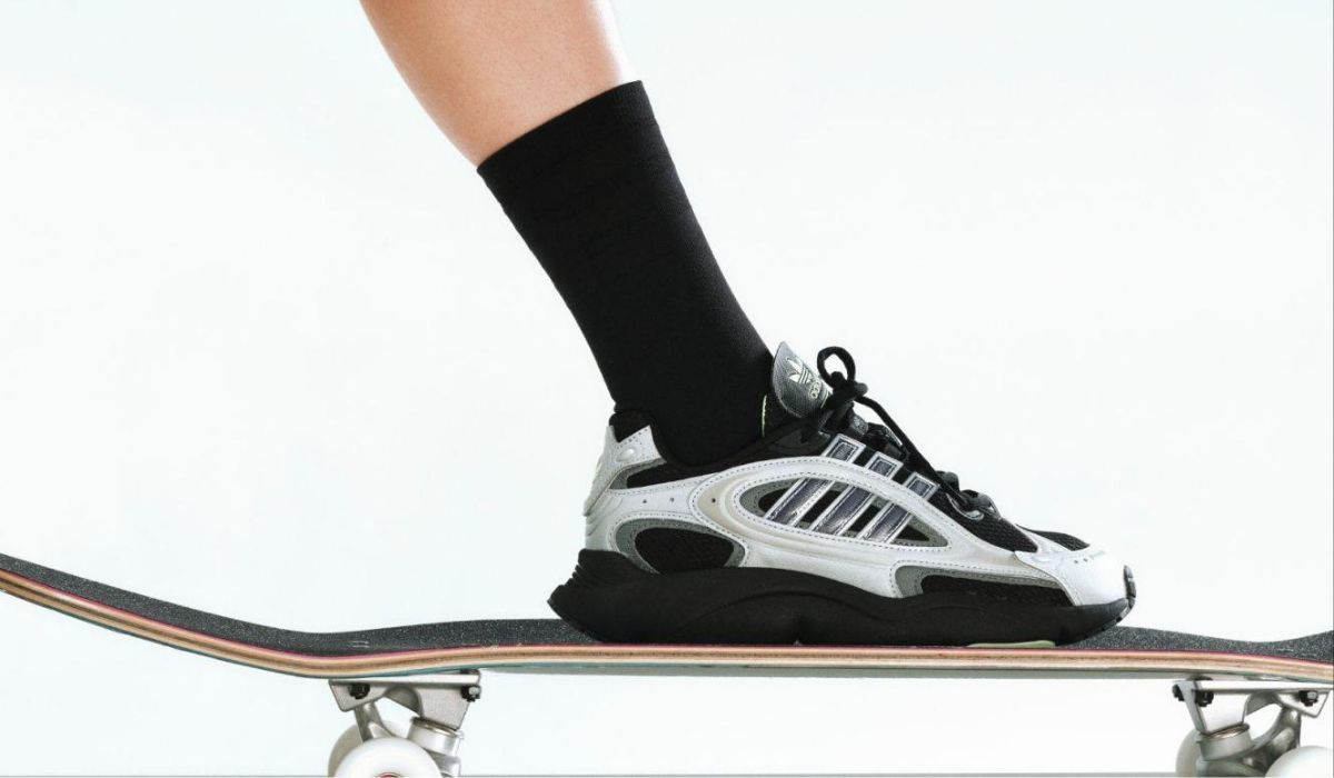 Mẫu giày Adidas 2000’s Running đánh dấu bước tiến vượt thời gian