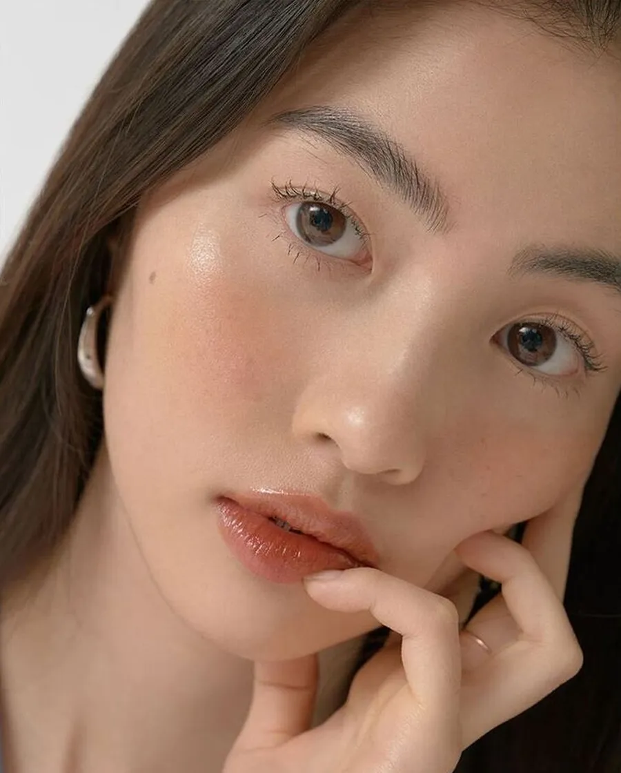 Bắt sáng, từ kem lót đến phấn phủ