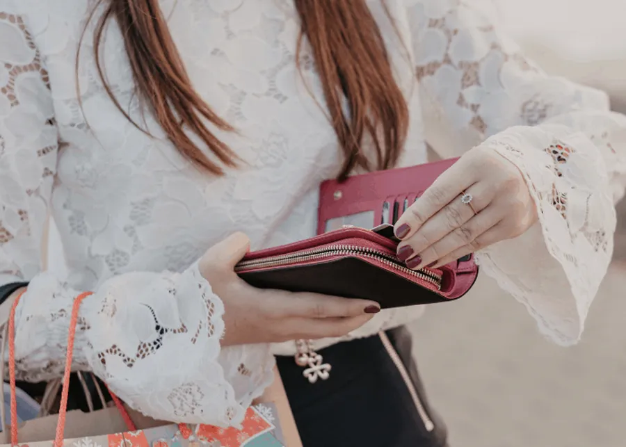 Bỏ gì vào ví để may mắn và hút tiền tài? 10 điều cần làm ngay