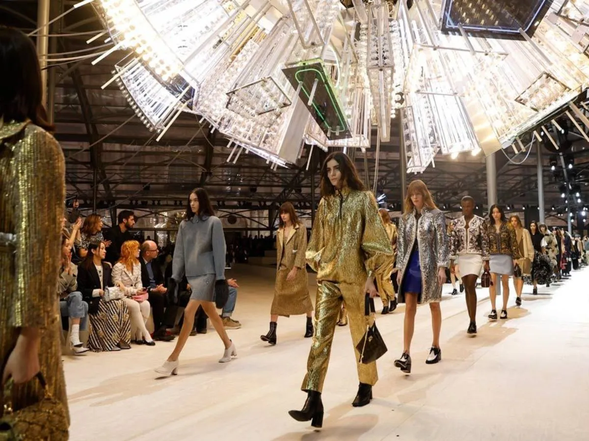 BST Louis Vuitton Thu Đông 2025 đánh dấu 10 năm cống hiến của Nicolas Ghesquière - 4