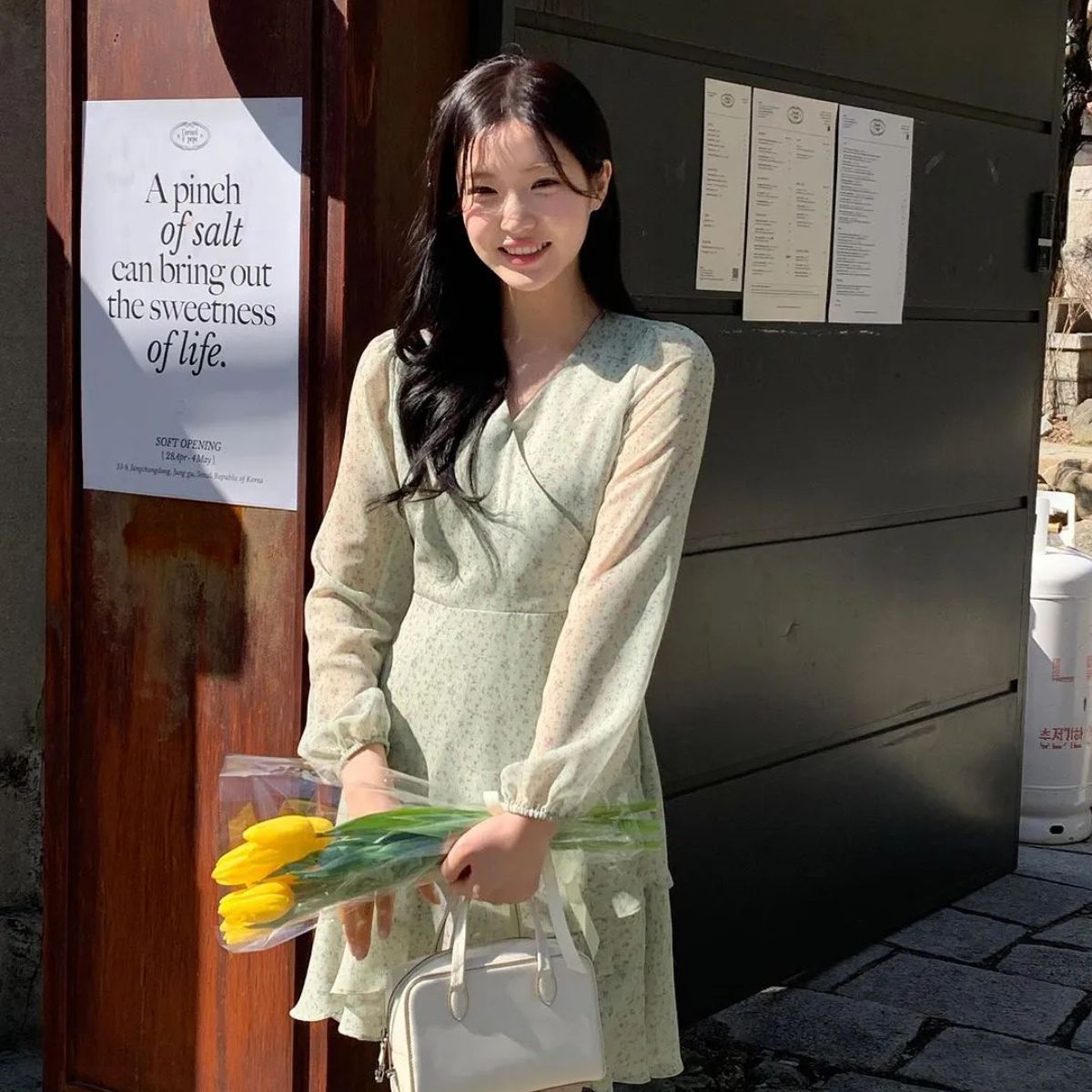 Cách buộc tóc xinh xắn, ngọt ngào khi diện váy liền - 1