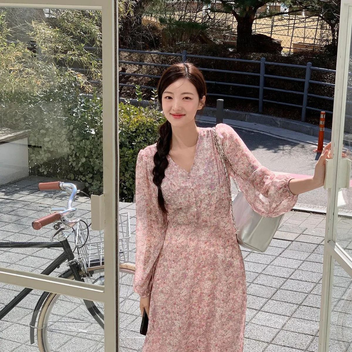 Cách buộc tóc xinh xắn, ngọt ngào khi diện váy liền - 5