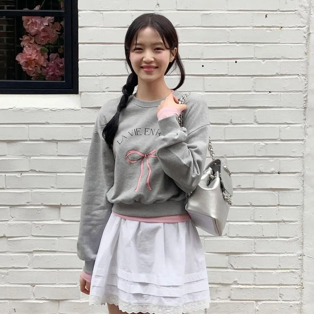 Cách buộc tóc xinh xắn, ngọt ngào khi diện váy liền - 6