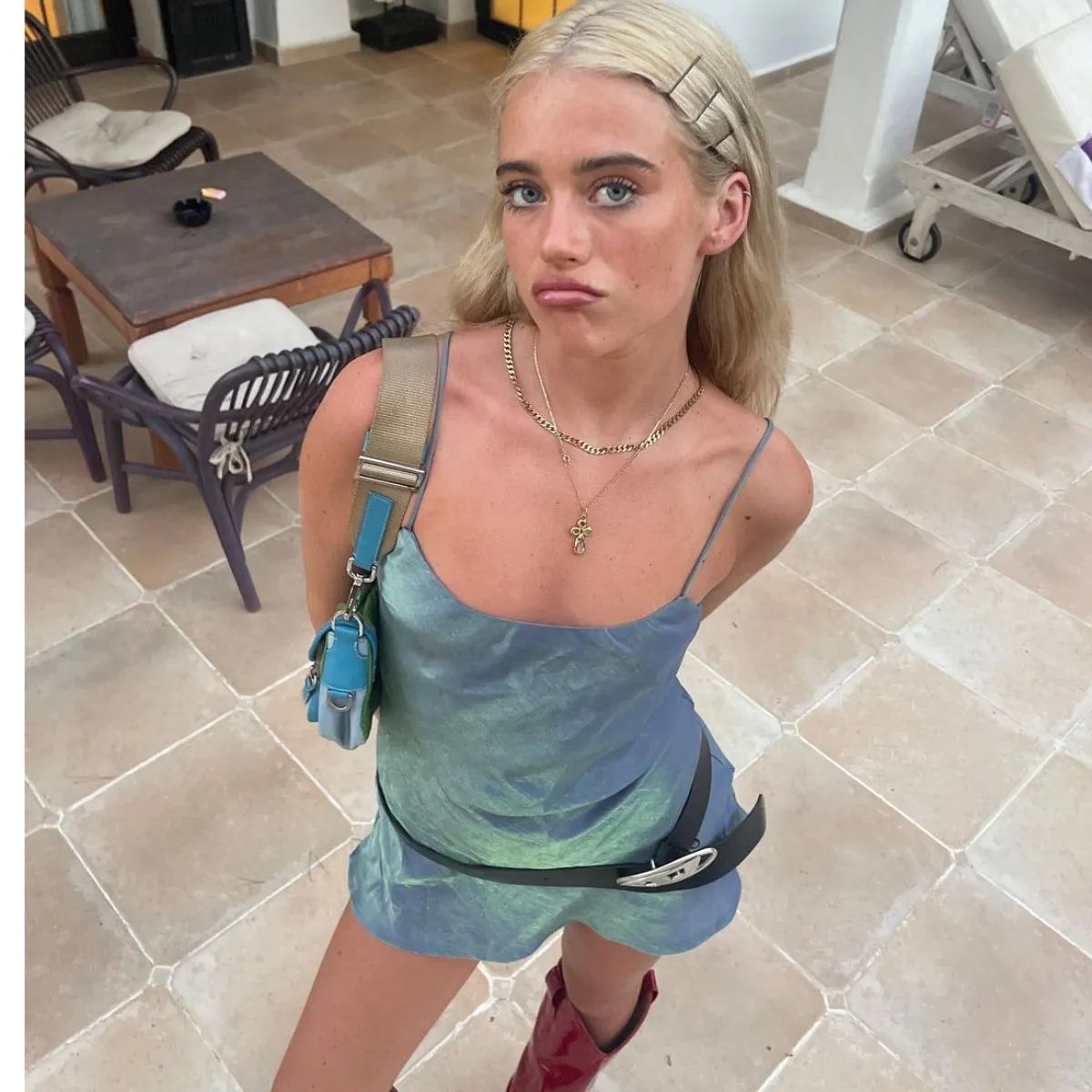 Cách diện váy ngủ ra đường gợi cảm nhưng không phản cảm - 4