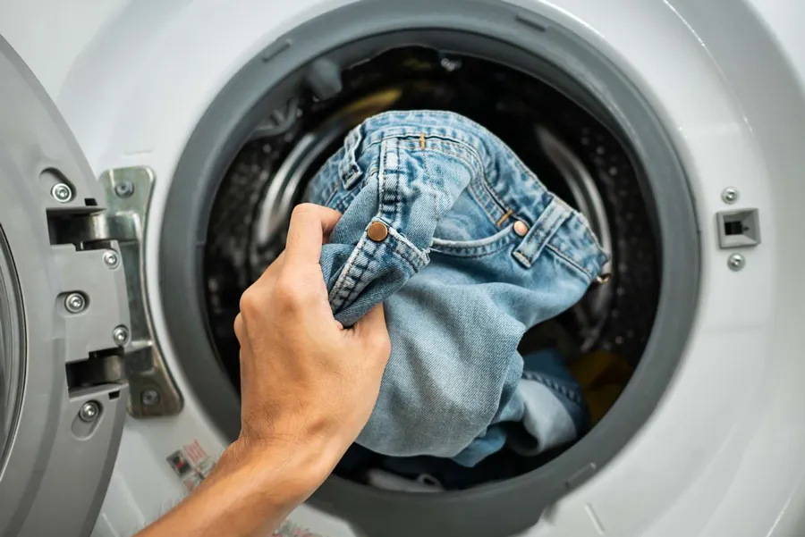 5 Cách giặt quần jean không giãn, không phai màu, bền đẹp như mới