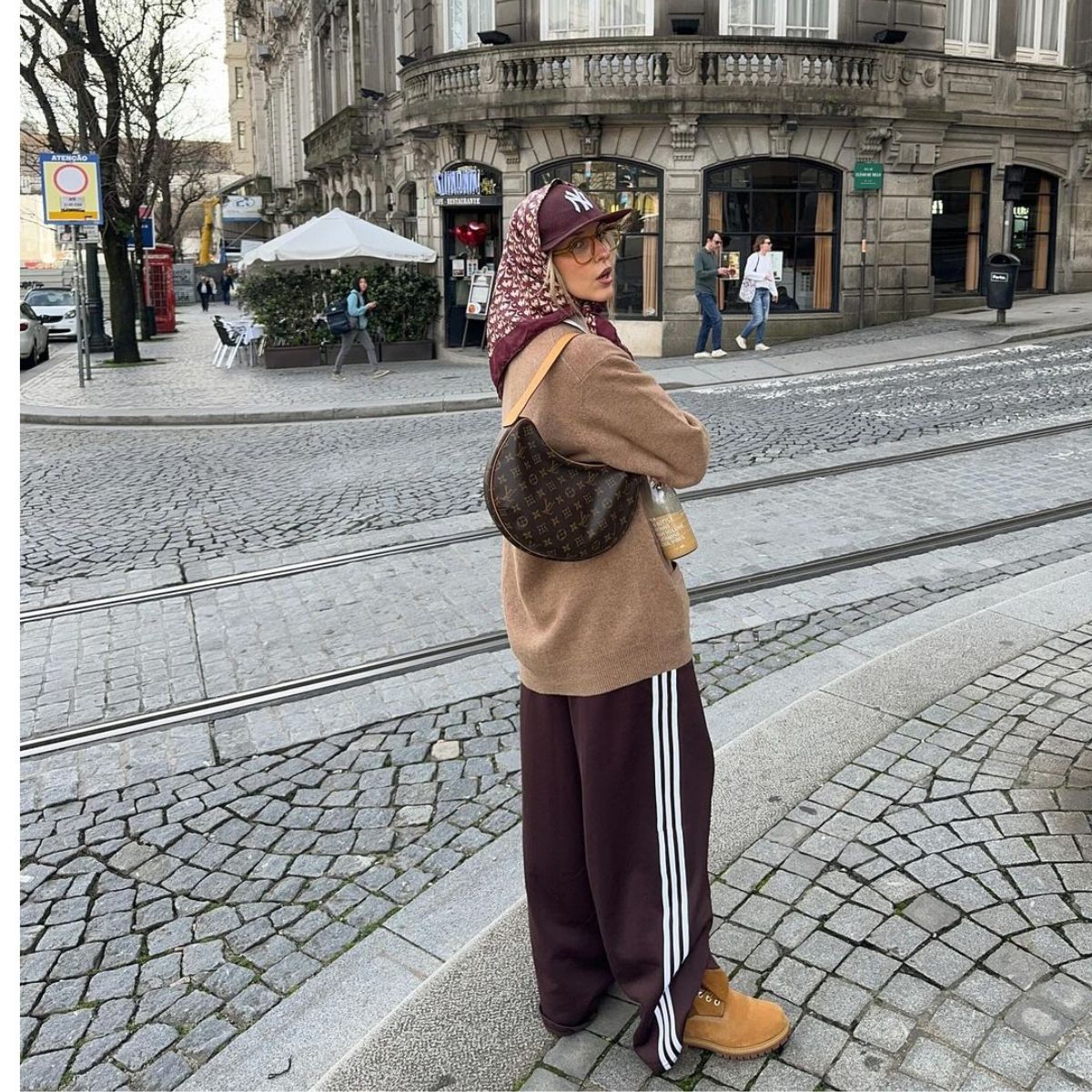 Cách phối quần thể thao cho những cô nàng yêu thích Sporty chic