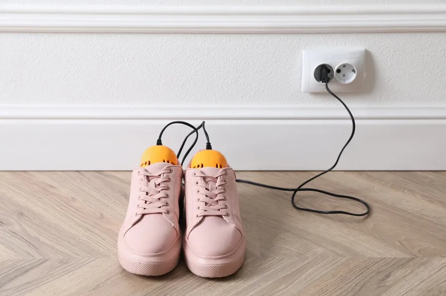 6 cách xử lý giày da bị ướt nhanh chóng và hiệu quả