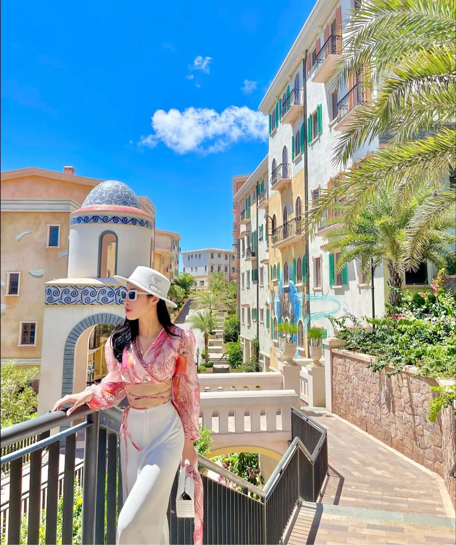 Đi Phú Quốc mặc gì đẹp? 20 cách phối đồ đi chơi Phú Quốc cho cả nam và nữ