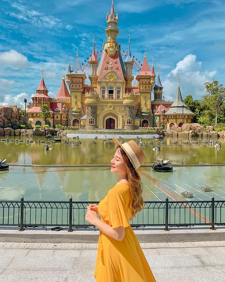 Đi Phú Quốc mặc gì đẹp? 20 cách phối đồ đi chơi Phú Quốc cho cả nam và nữ