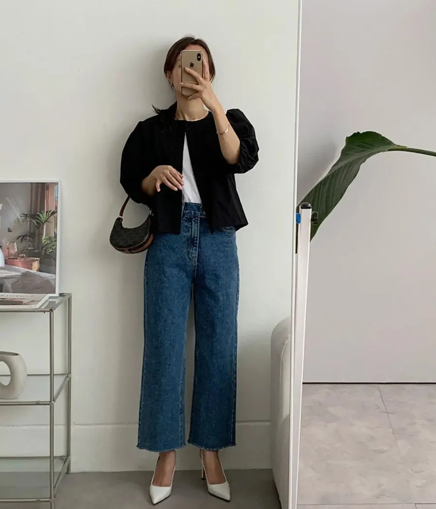 Áo thun trắng và quần jeans ống đứng 