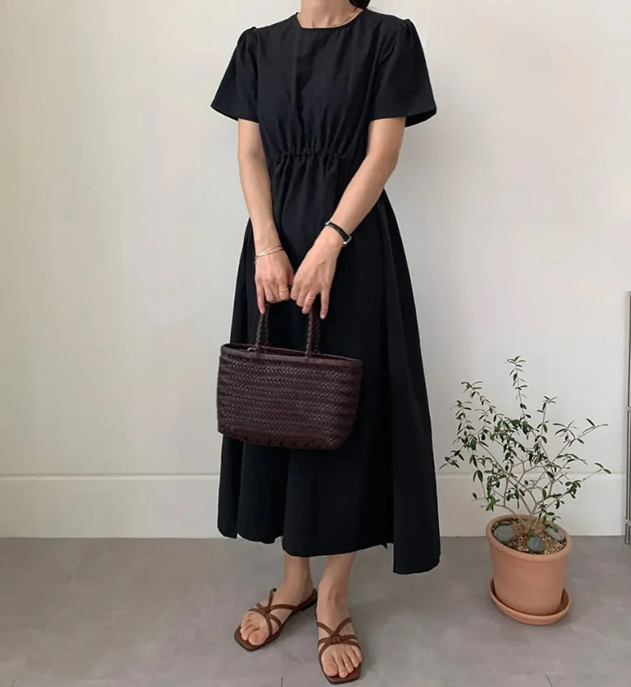 Váy suông nhấn eo màu tối 