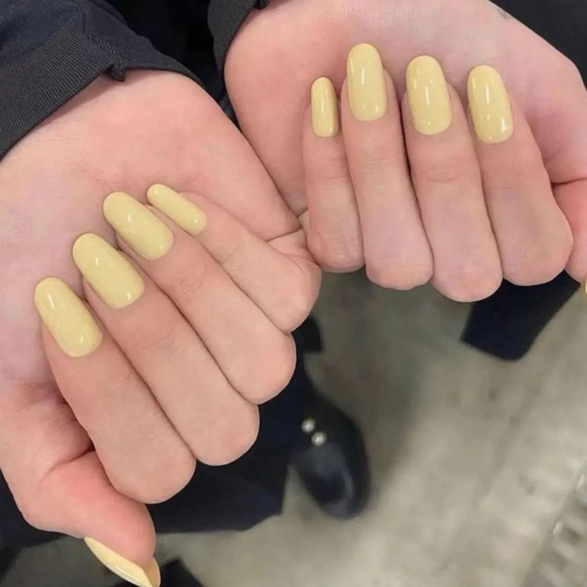 Bắt kịp xu hướng màu nail hot trend 2025 với Selena Gomez