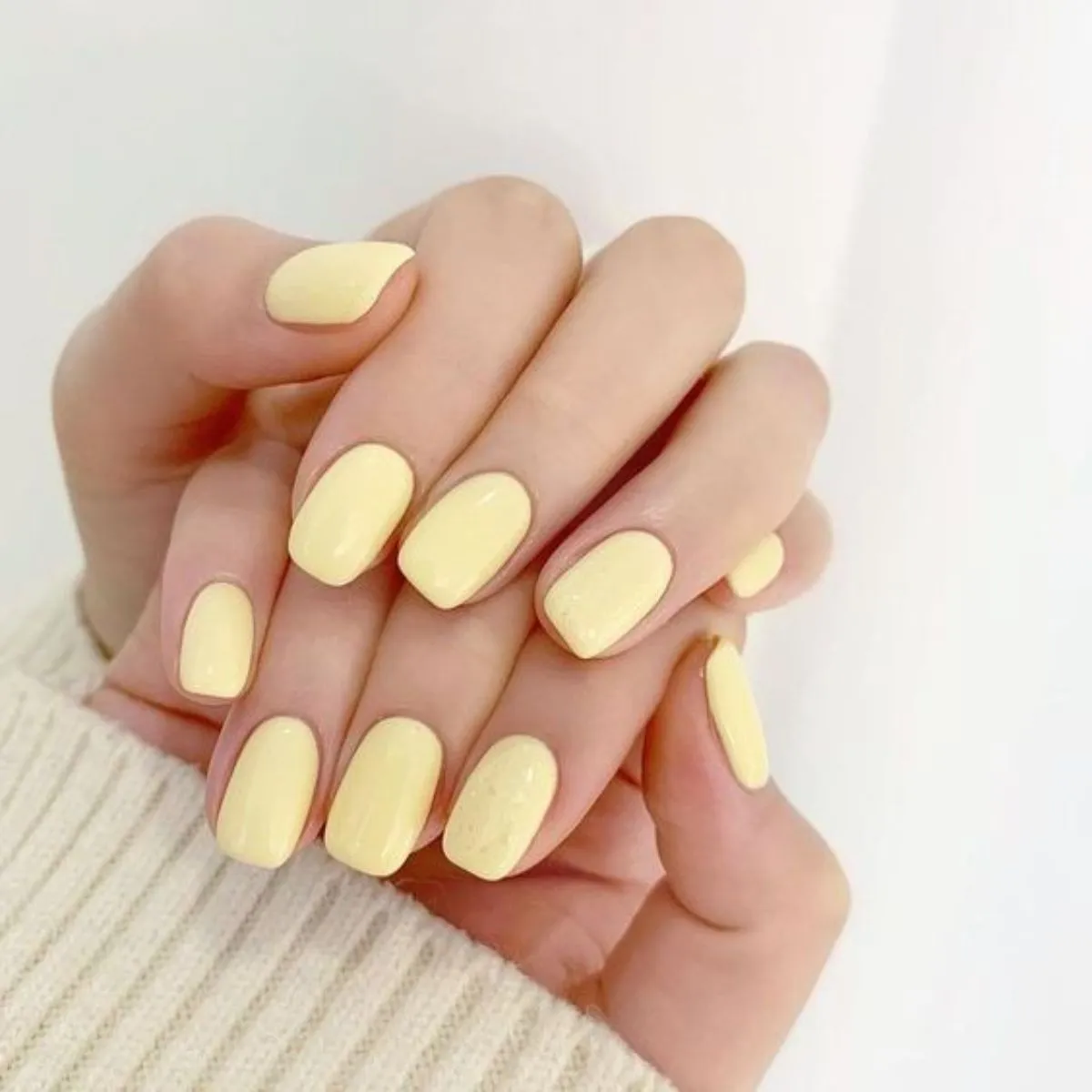 Bắt kịp xu hướng màu nail hot trend 2025 với Selena Gomez