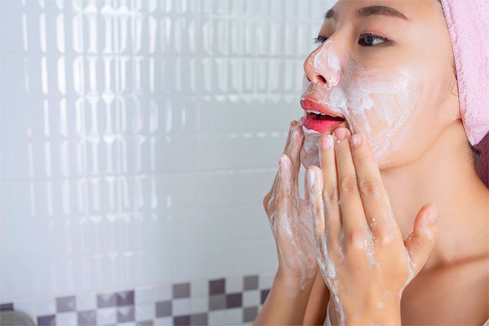 Những sai lầm khi rửa mặt khiến da lão hóa nhanh, lên mụn nhiều