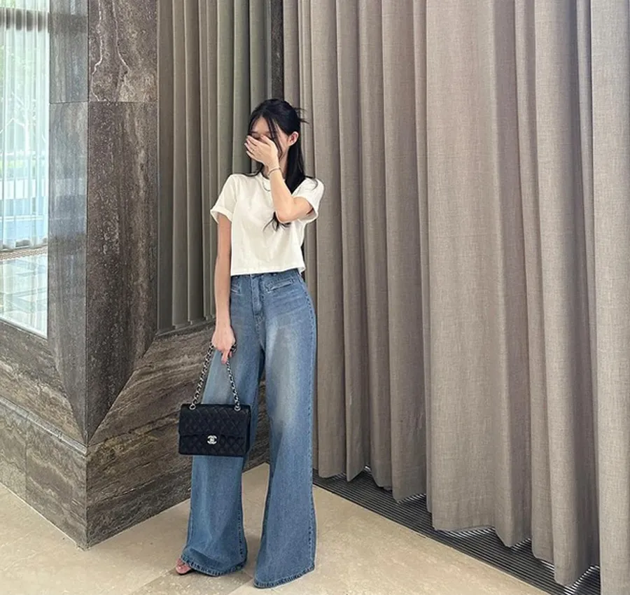 10 công thức mặc quần jeans và áo thun trắng trẻ trung, năng động