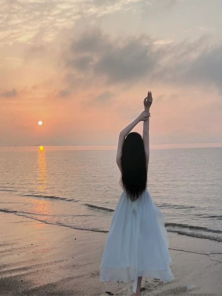 Top 23+ cách tạo dáng chụp ảnh hoàng hôn cực đẹp và lãng mạn