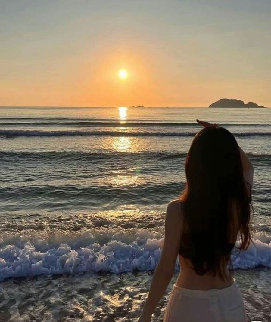 Top 23+ cách tạo dáng chụp ảnh hoàng hôn cực đẹp và lãng mạn