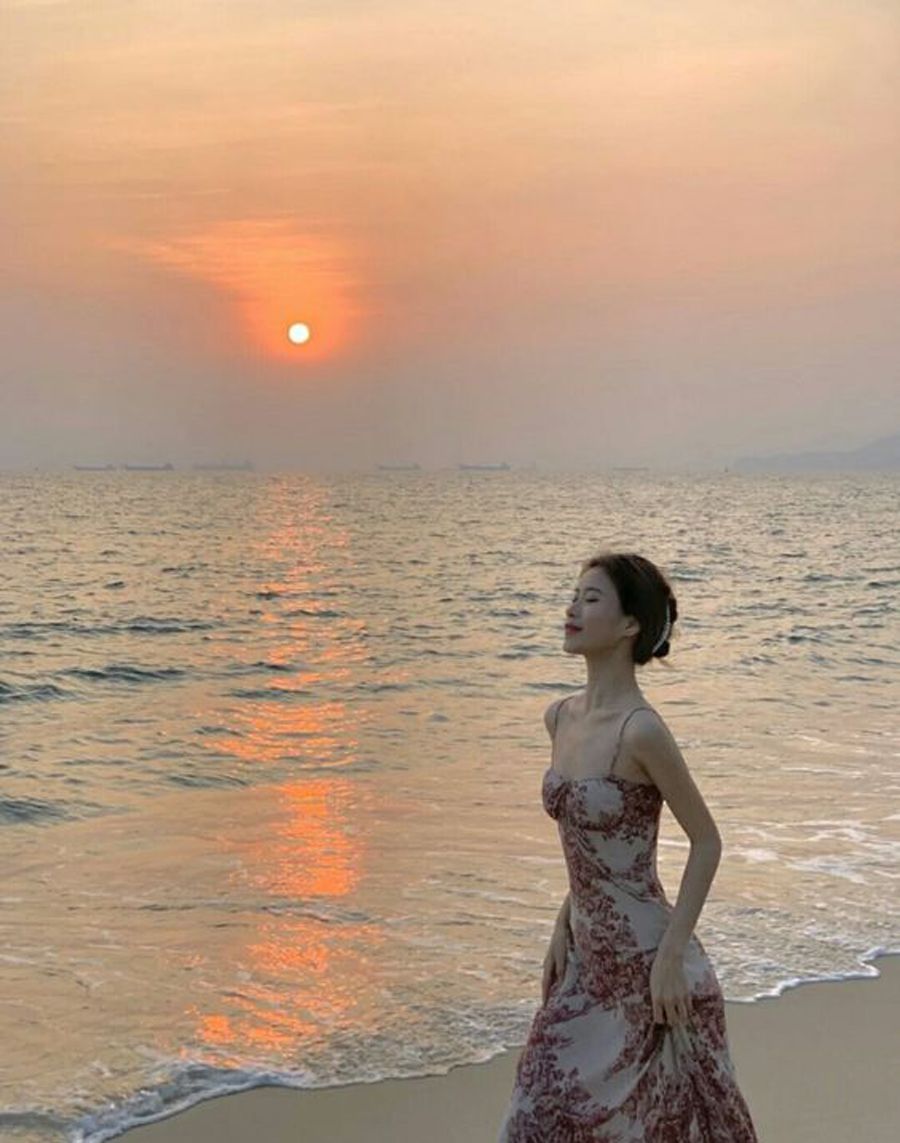 Top 23+ cách tạo dáng chụp ảnh hoàng hôn cực đẹp và lãng mạn