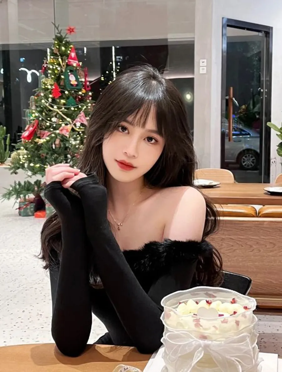 Gợi ý 18+ cách tạo dáng chụp ảnh với bánh sinh nhật sáng tạo và ấn tượng