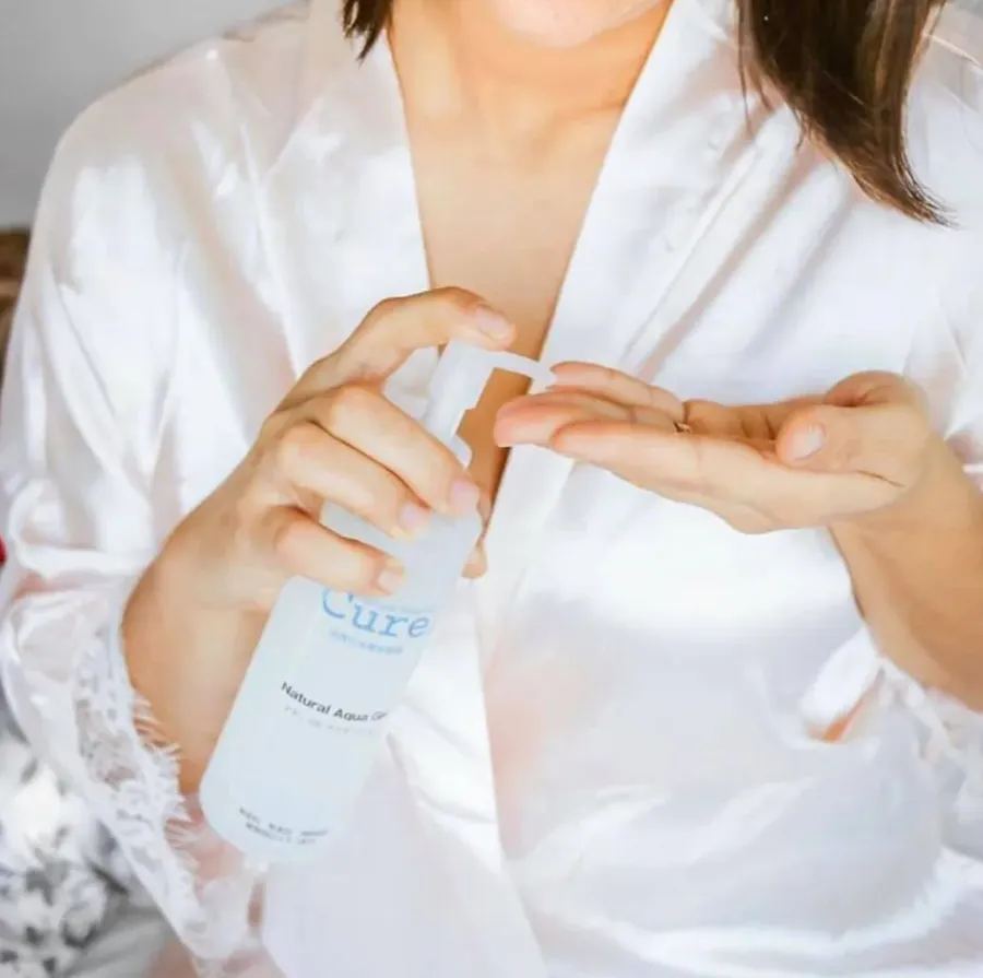 Tẩy tế bào chết Cure Natural Aqua Gel