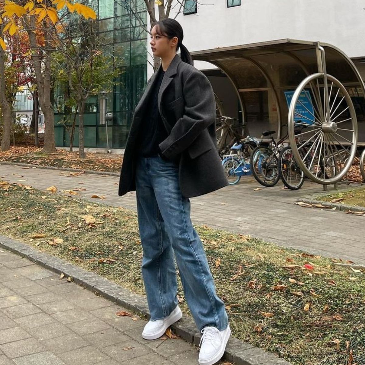 Phong cách phối đồ hàng ngày basic của Lee Hyeri - 2