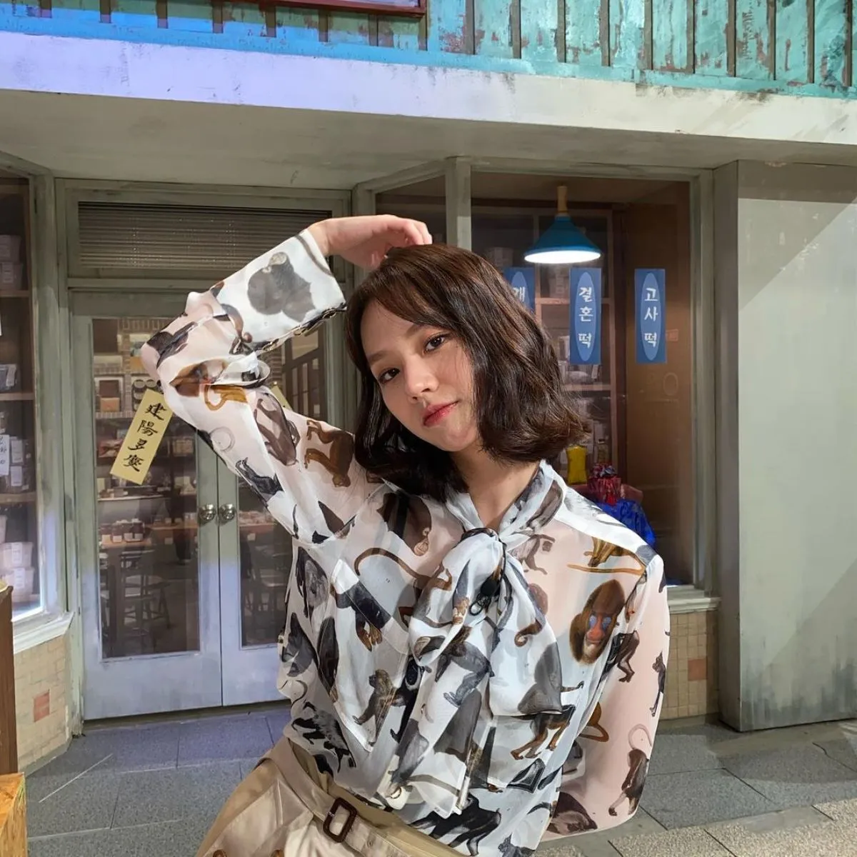 Phong cách phối đồ hàng ngày basic của Lee Hyeri - 4