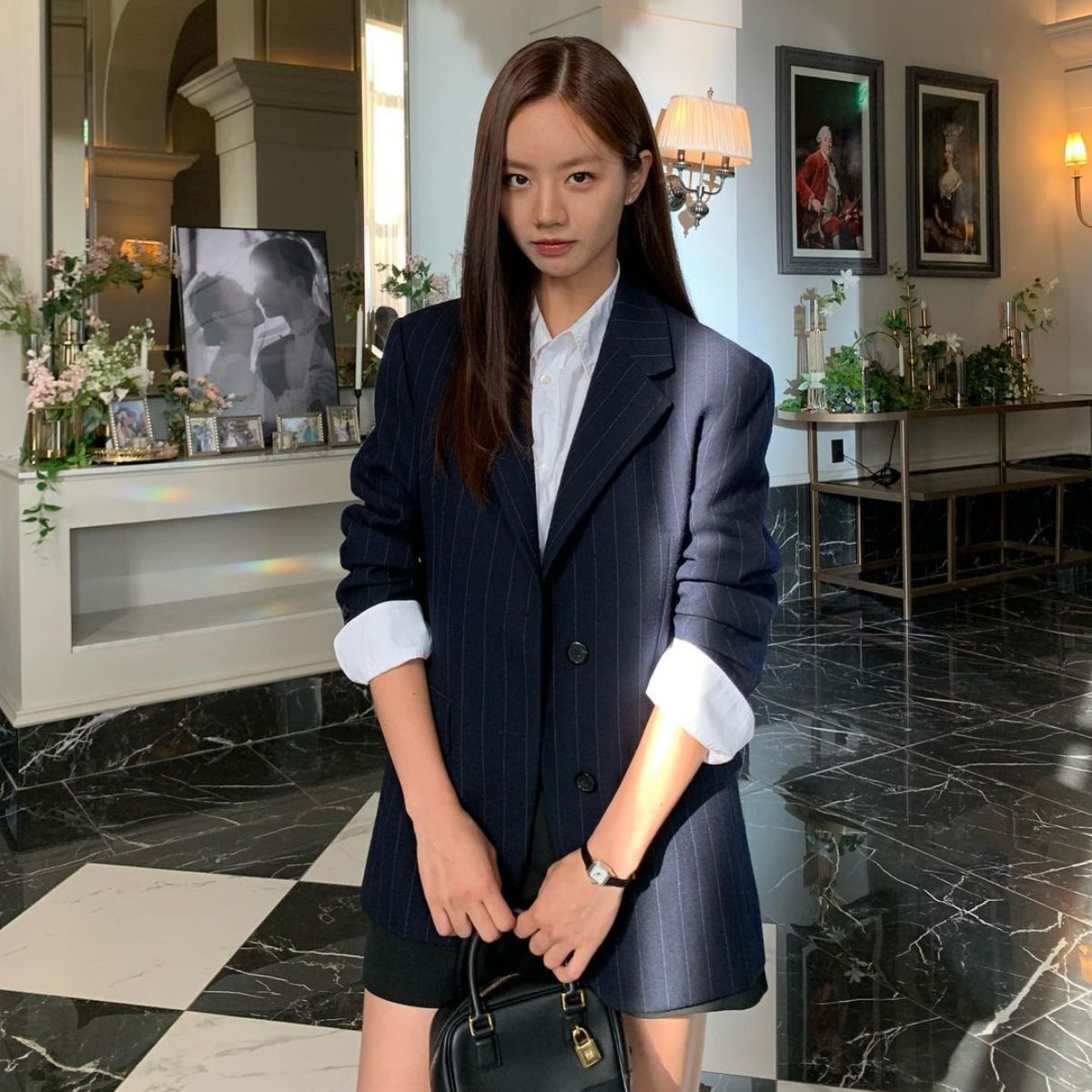 Phong cách phối đồ hàng ngày basic của Lee Hyeri - 7