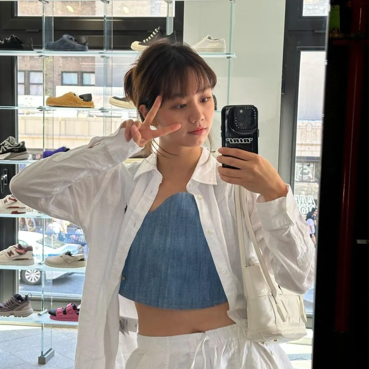 Phong cách phối đồ hàng ngày basic của Lee Hyeri - 8