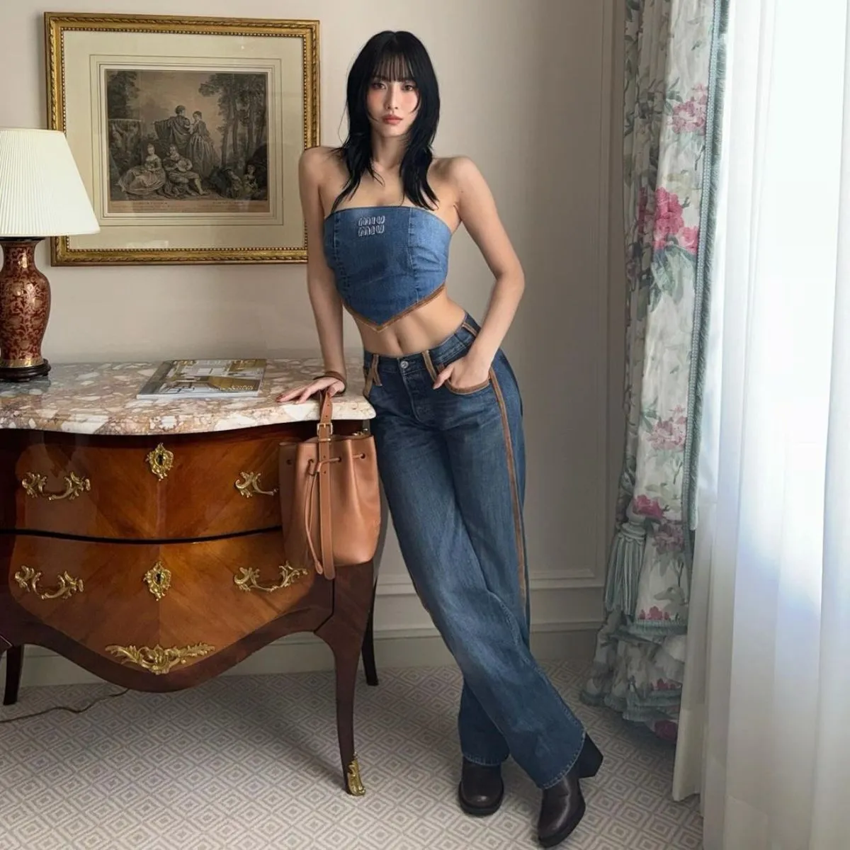 Xu hướng thời trang denim on denim được các IT girl lăng xê nhiệt tình