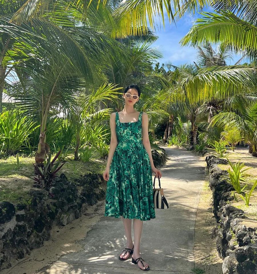 Váy họa tiết nổi bật