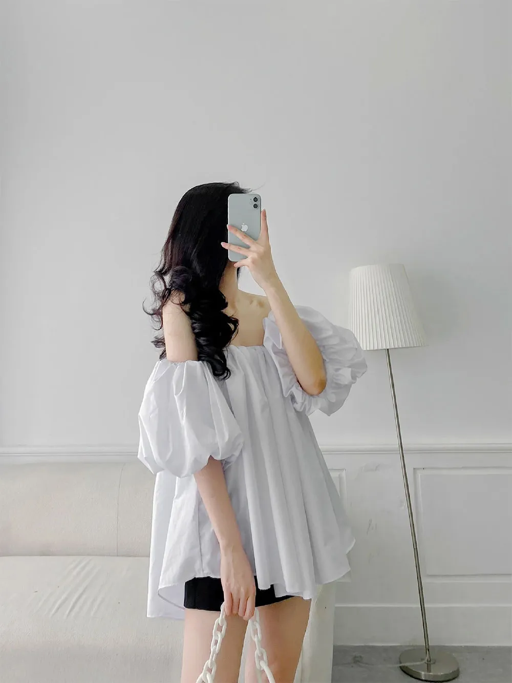 Áo trễ vai tay bồng mặc với gì đẹp? Gợi cách phối đồ xinh, tôn dáng