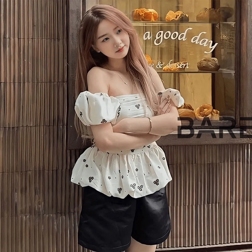 Áo trễ vai tay bồng mặc với gì đẹp? Gợi cách phối đồ xinh, tôn dáng