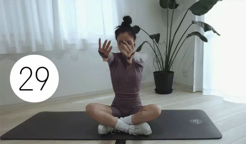 Bài tập thu nhỏ bắp tay trong 14 ngày giúp nàng diện váy dây tự tin hơn