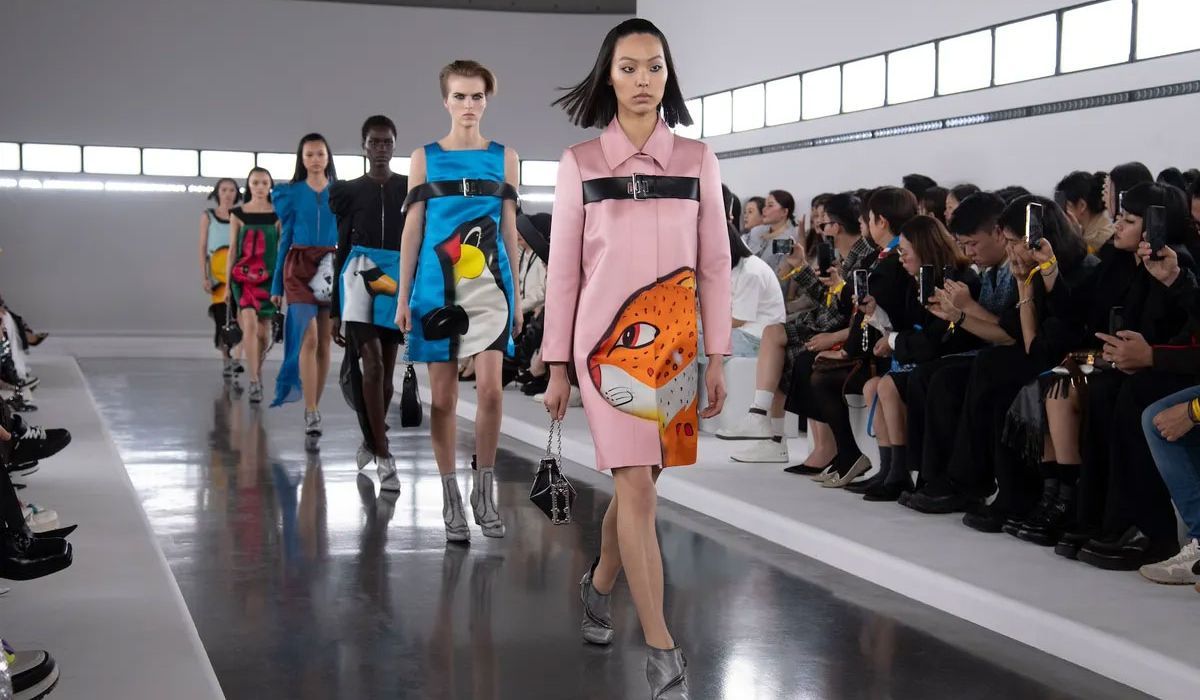 BST Louis Vuitton Pre-Fall 2025 chủ đề chuyến công du đến Thượng Hải