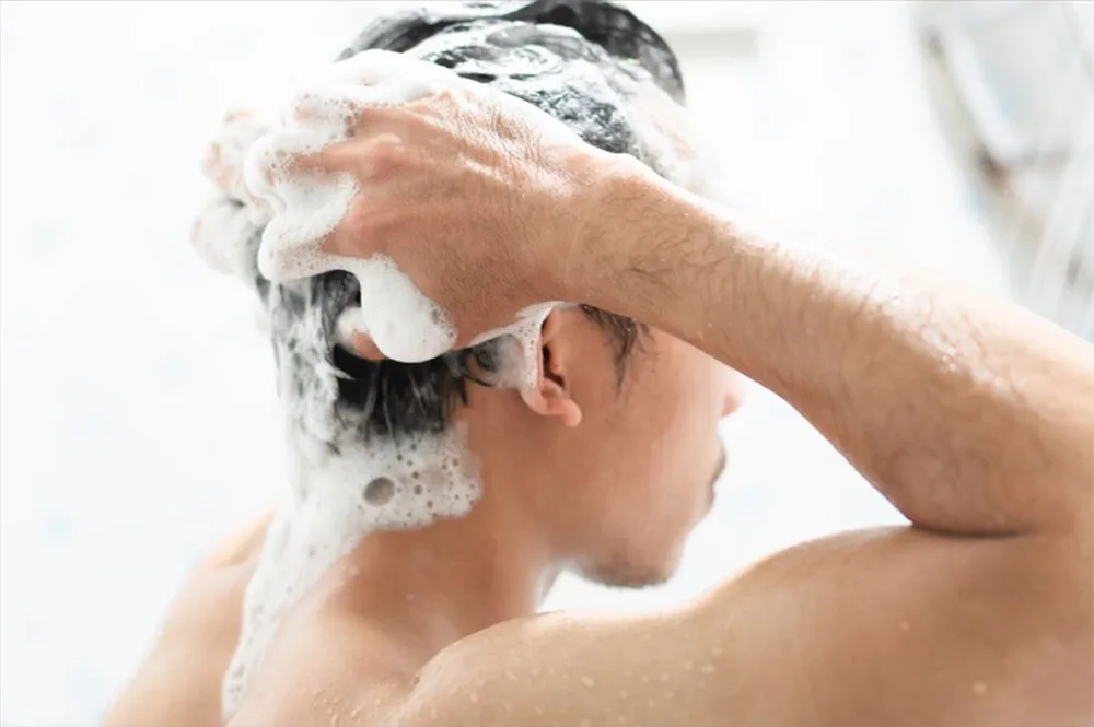 Cách chọn dầu gội cho nam phù hợp với từng loại tóc