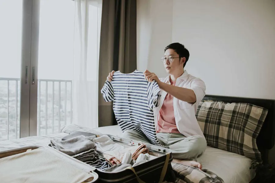 Gợi ý 10+ cách làm phẳng quần áo không cần bàn ủi nhanh chóng