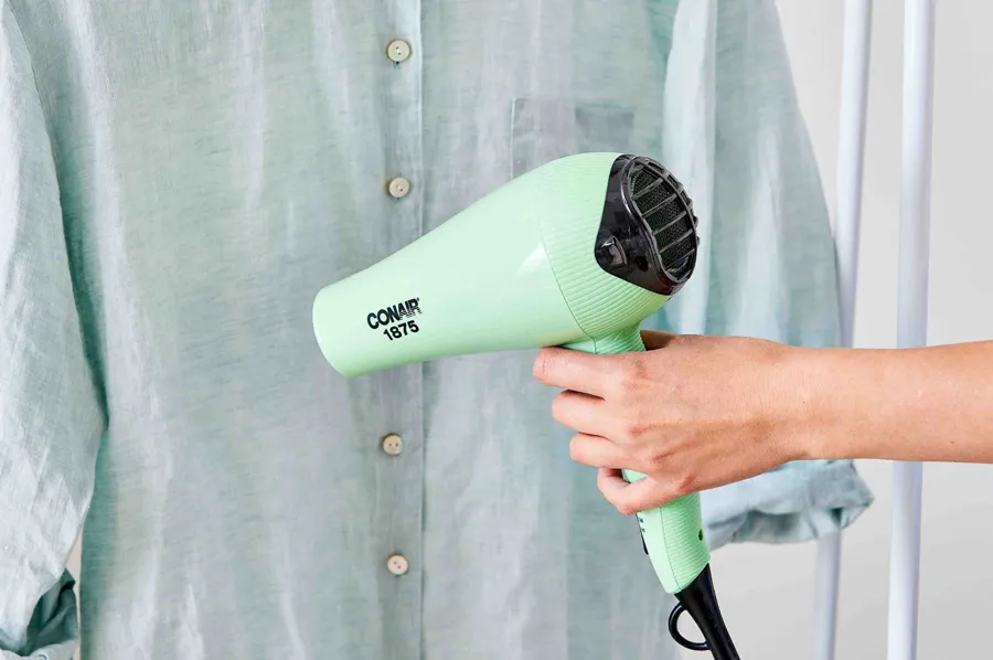 Gợi ý 10+ cách làm phẳng quần áo không cần bàn ủi nhanh chóng