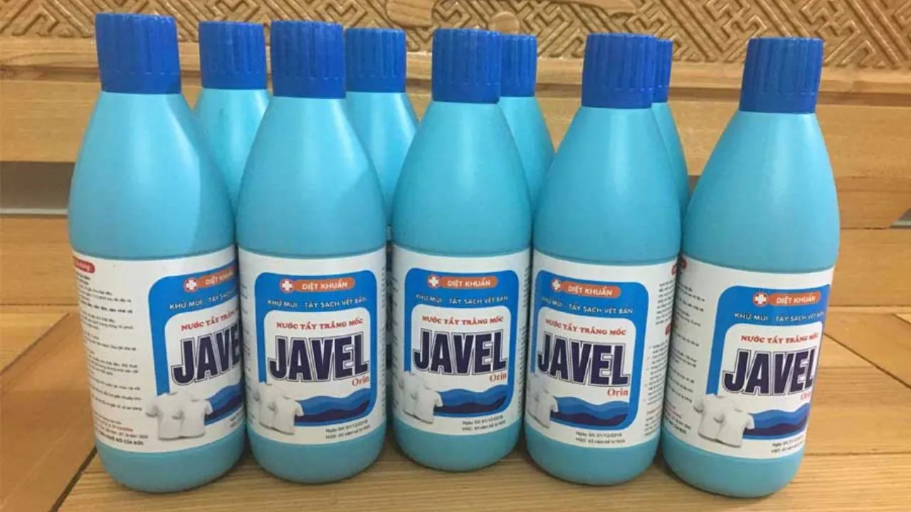 Cách tẩy áo trắng bị ố vàng bằng Javen thân thiện với làn da, đảm bảo trắng sạch tinh tươm