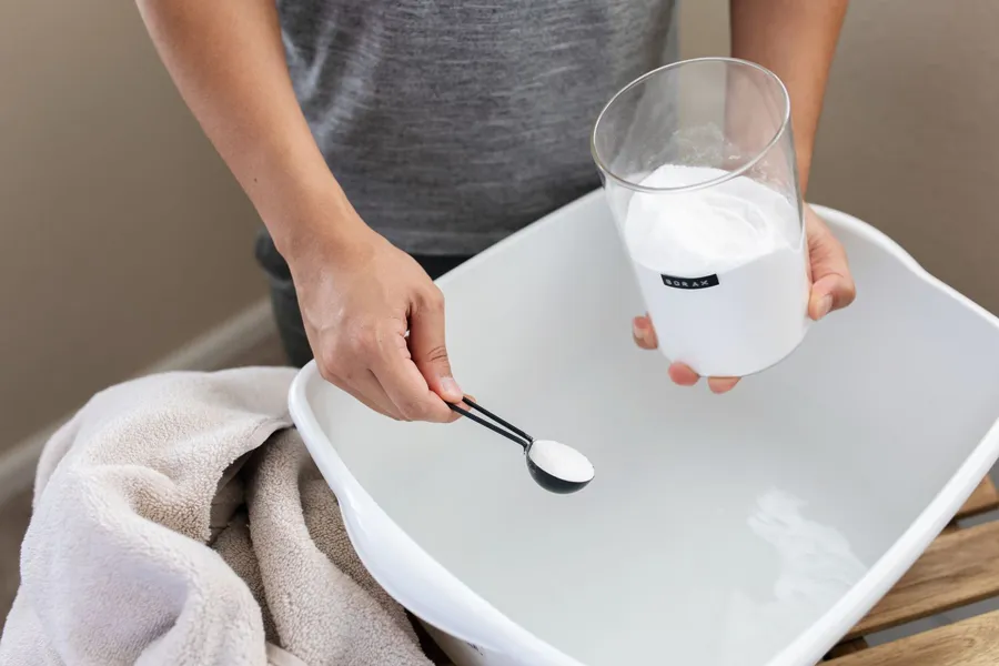 10 cách tẩy mốc quần áo lâu ngày tại nhà đơn giản và hiệu quả