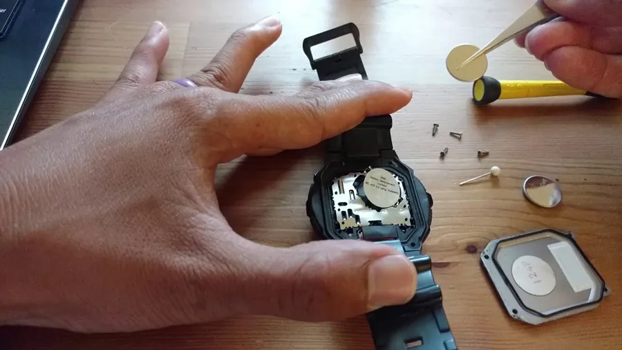 Hướng dẫn 4 bước thay pin đồng hồ Casio đơn giản ngay tại nhà